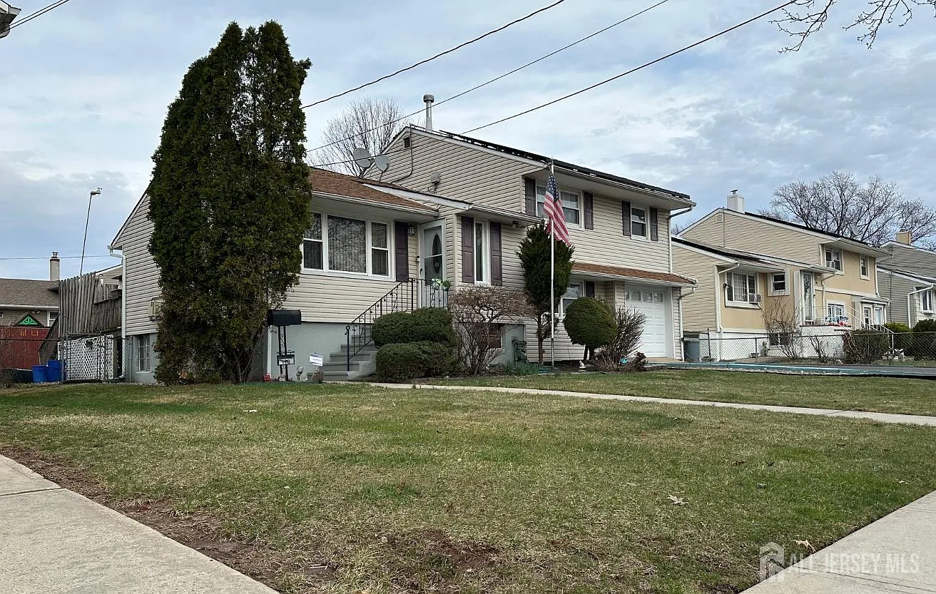 118 Markowitz St photo 1