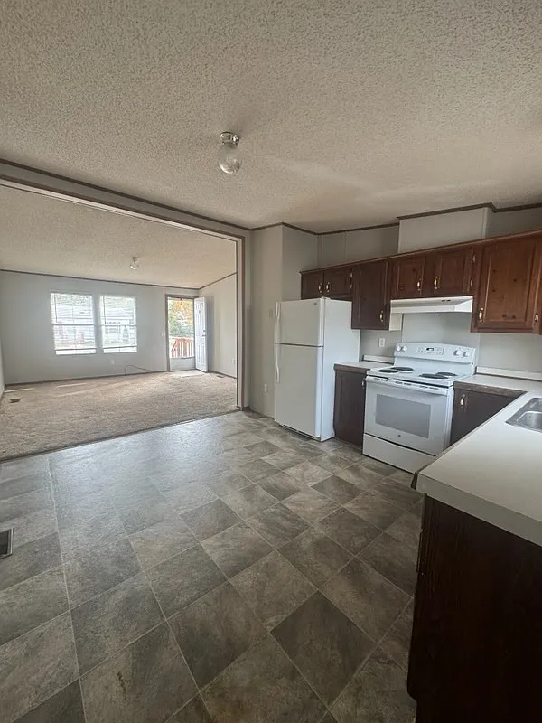 142 Oak Street - 1 — Photo 1