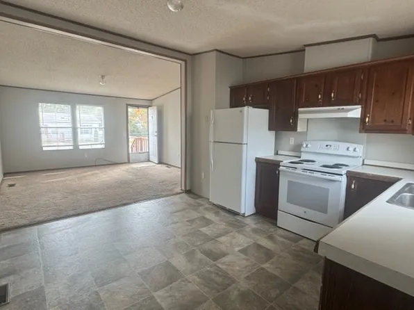142 Oak St, Fayetteville, NC 28306
