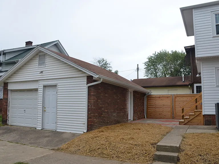 134 9th Ave W — Photo 26