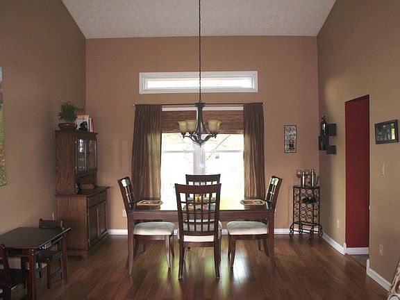 5th image of 234 Colchester Dr
