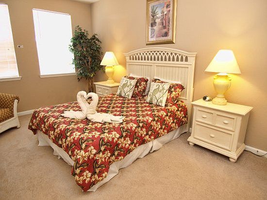 TR2C813-King-Master-Bedroom