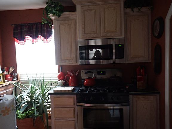 4th image of 1802 Belmont St