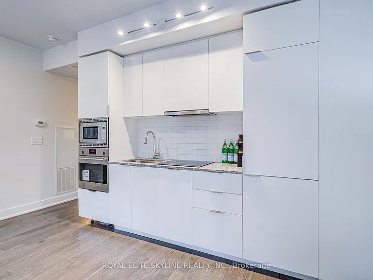 955 Bay St #310 — Photo 21