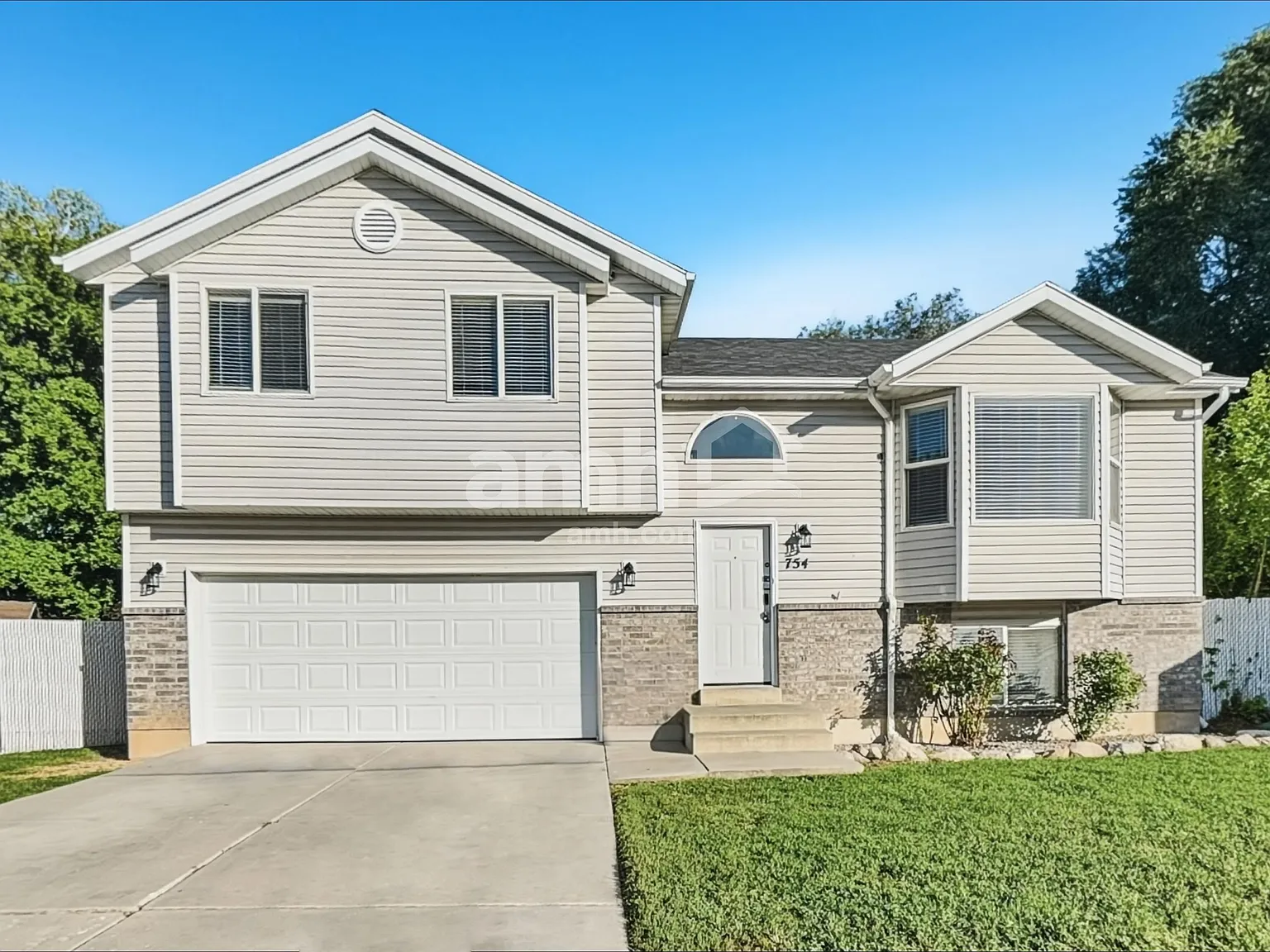 4 bed, 3.0 bath, 1717 sqft, $2,320 — Photo 1