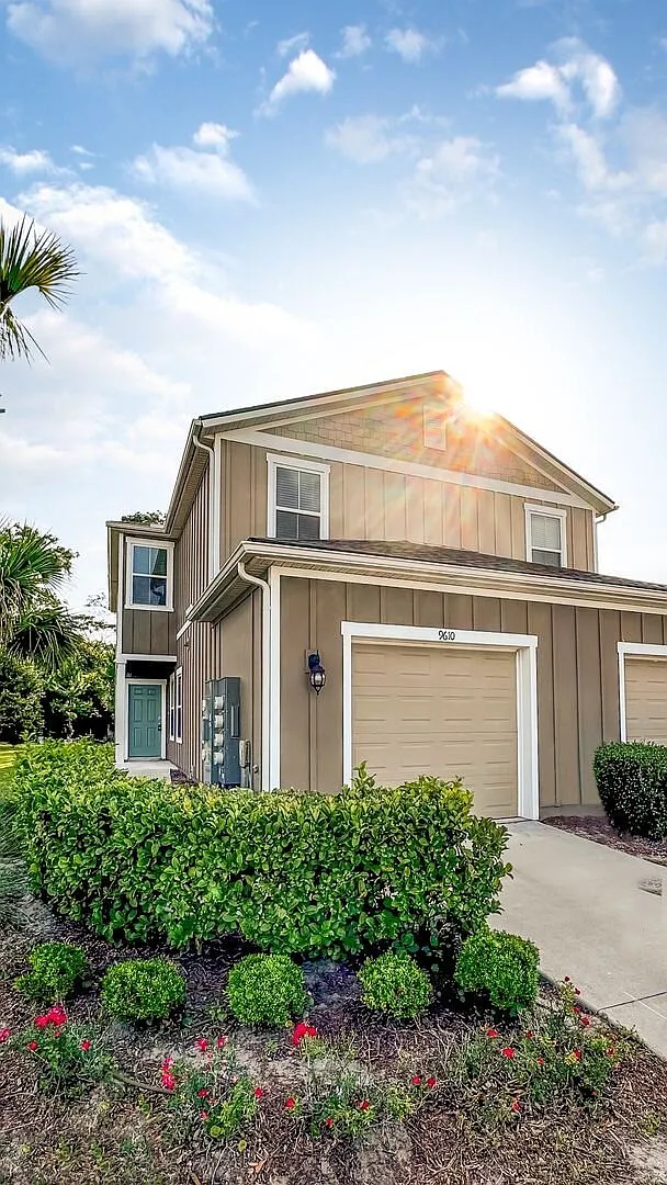 Pet-Friendly Corner Unit with Attached Garage & Smart Home Features — Photo 1