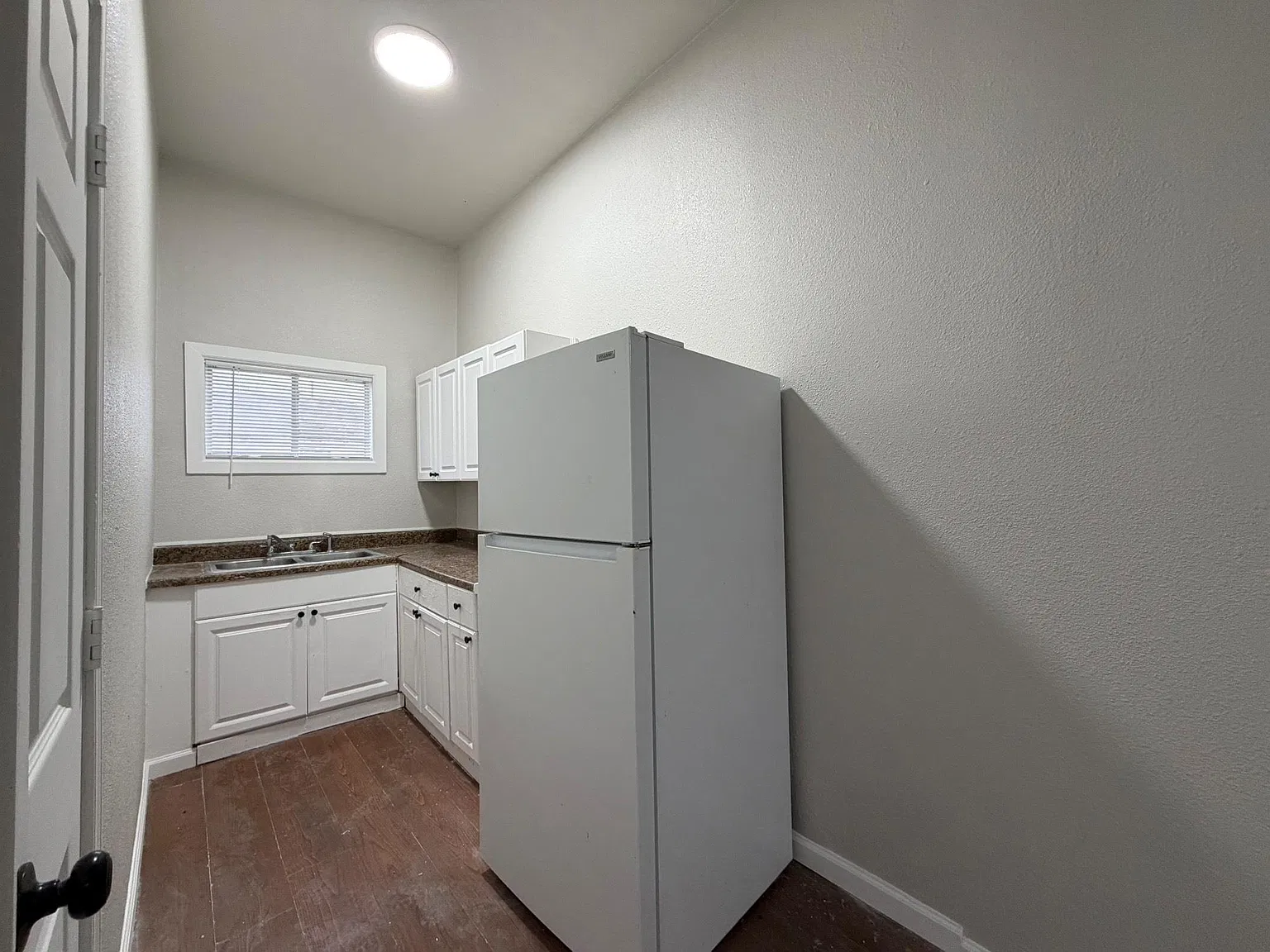 3710 Holmes Rd — Photo 3