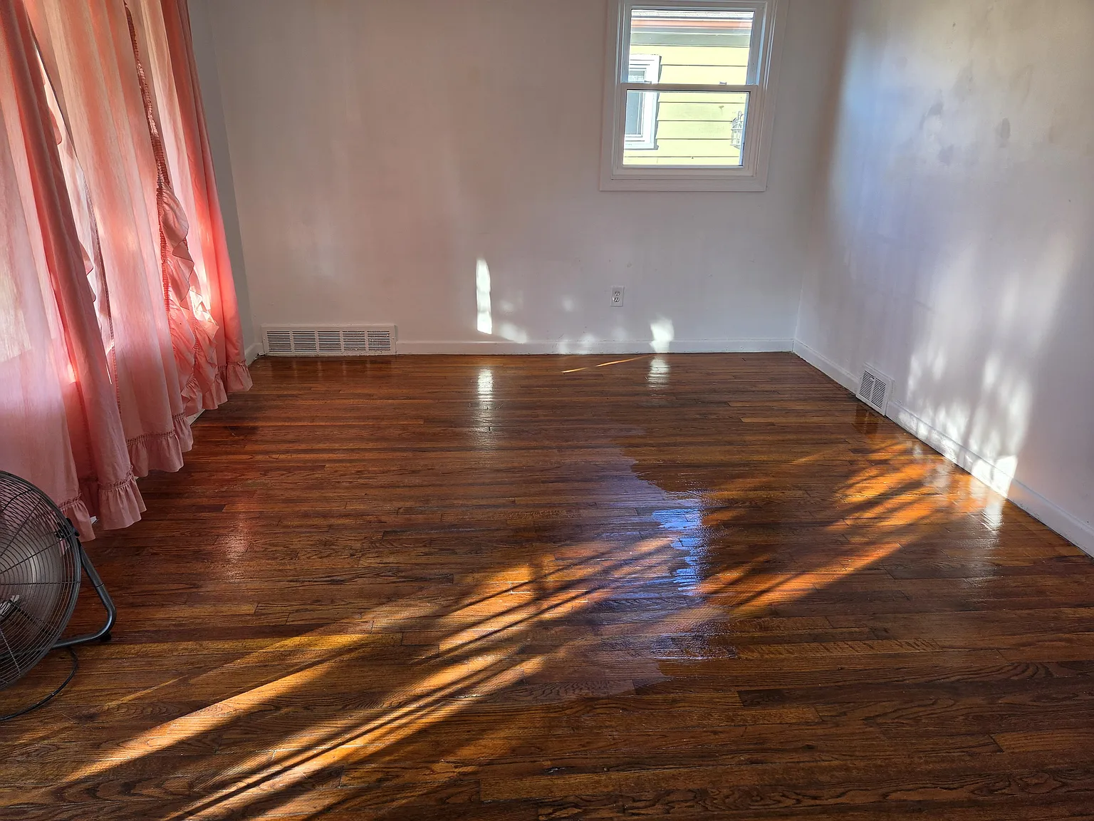 2 bed, 800 sqft, $1,300 — Photo 3