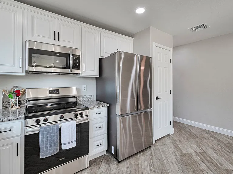 2203 W Palomino Dr — Photo 11