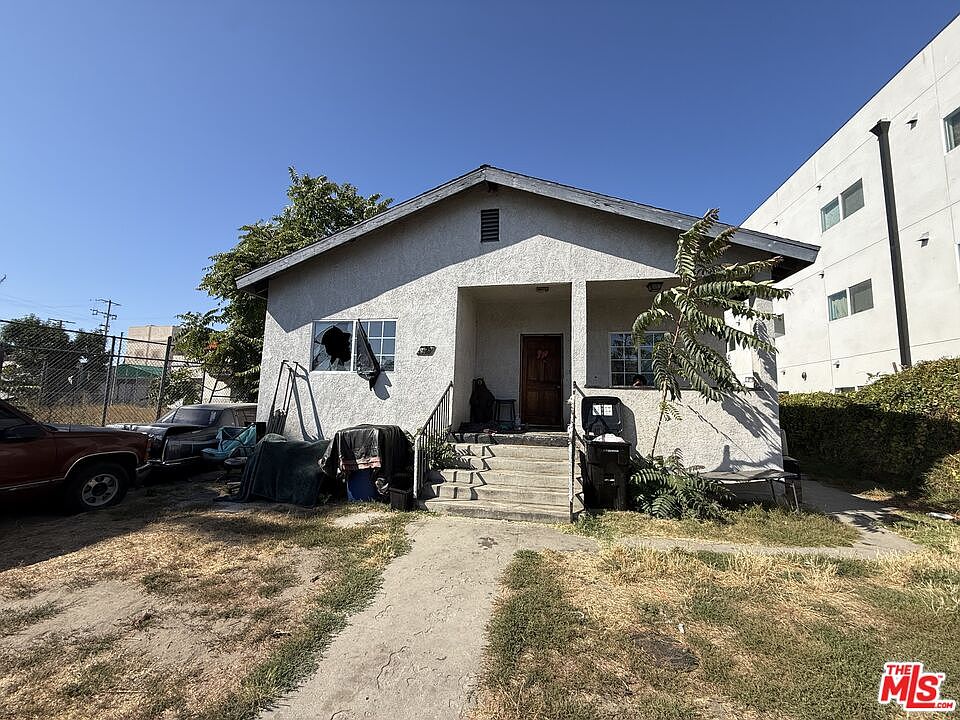 1st image of 923 E 25th St