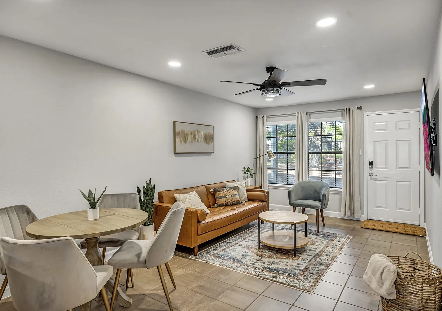 Remodeled South Congress Condo, Gated Community — Photo 1