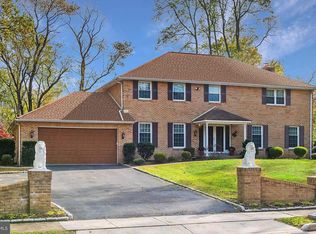 1 Willet Dr, Maple Glen, PA 19002