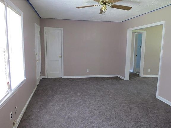 2nd image of 1928 Clearwater Dr SE
