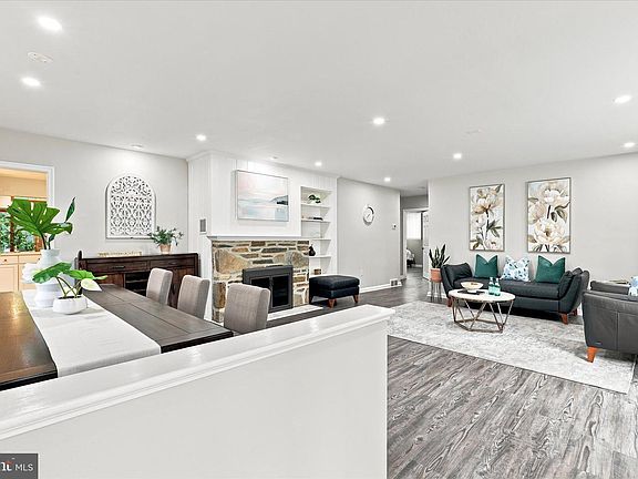 5th image of 3155 Manor Rd