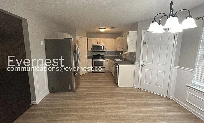 251 Cobblestone Ln — Photo 4