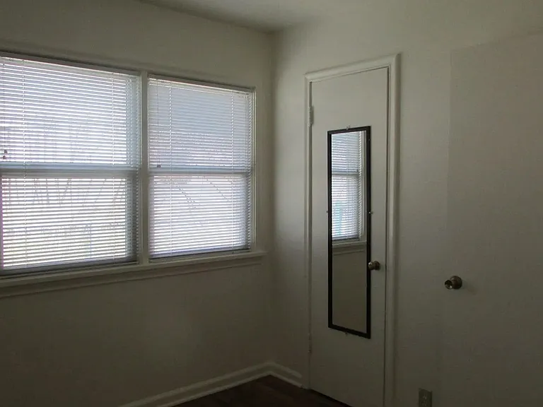 1456 E Elm St — Photo 13
