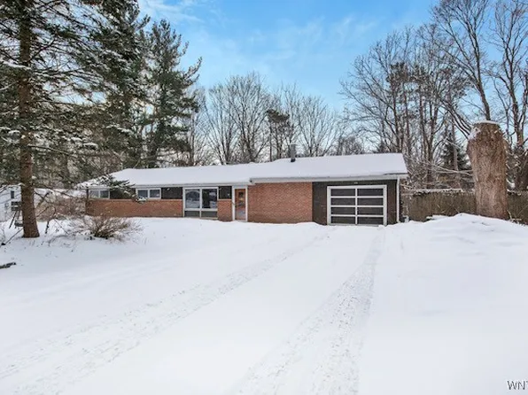 106 Woodland Dr, East Aurora, NY 14052