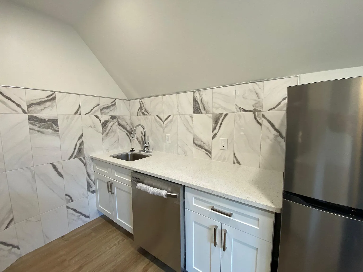 2 bed, 700 sqft, $1,400 — Photo 2