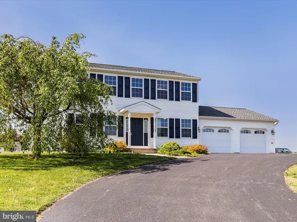 806 Essex Cir, Greencastle, PA 17225