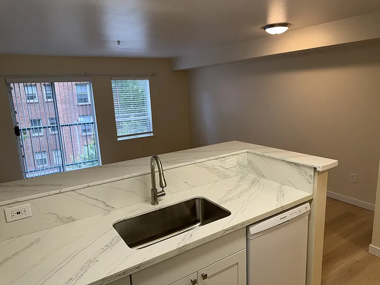 Lee Court Apartments — Photo 14