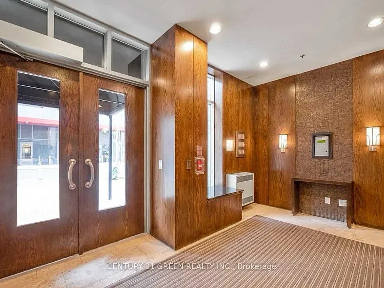 438 Richmond St W #819 — Photo 3