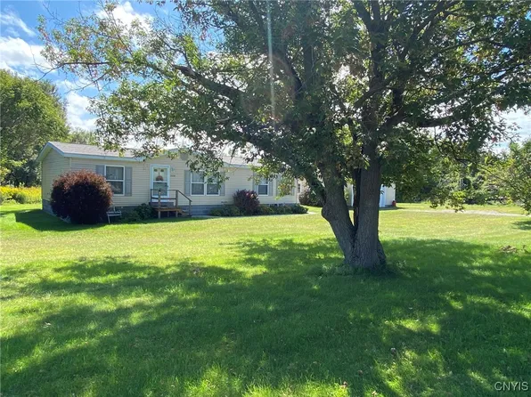 20138 Burton Rd, Sackets Harbor, NY 13685