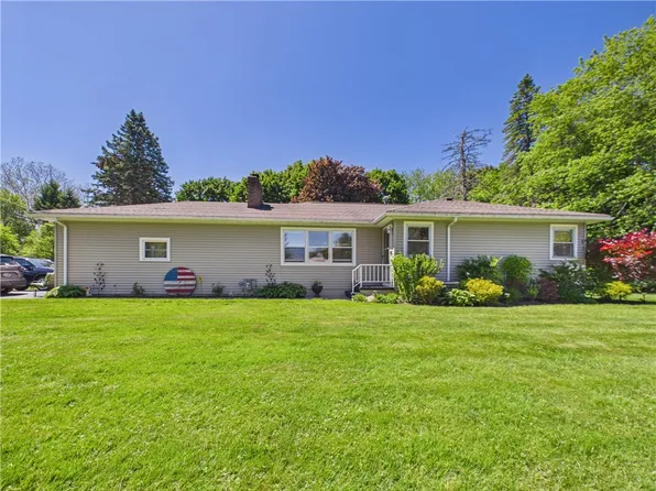 1621 Scribner Rd, Penfield, NY 14526
