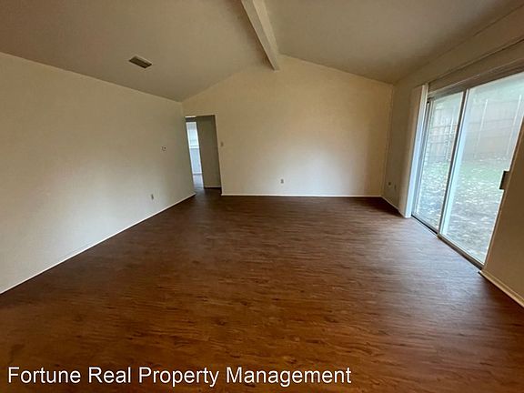4th image of 709 Brownstone Dr