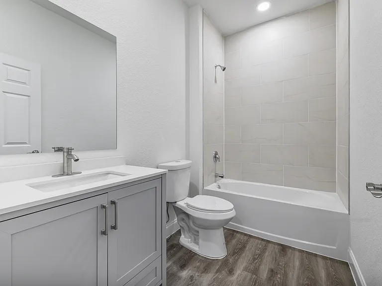 727 Cane St E — Photo 25