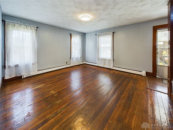 3rd image of 426 Union St