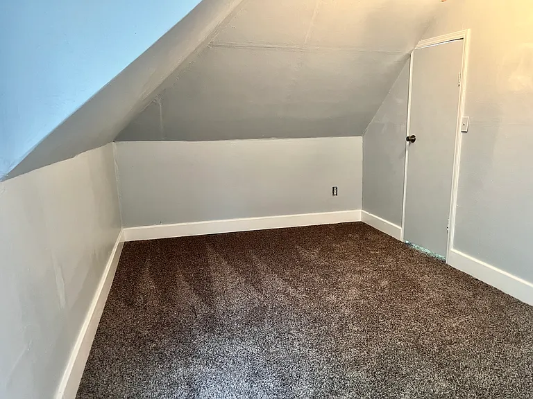 708 SW 3rd St — Photo 31