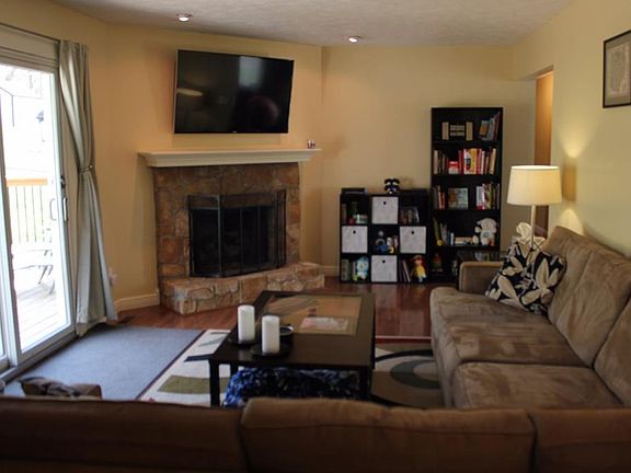 3rd image of 3778 Creekwood Dr