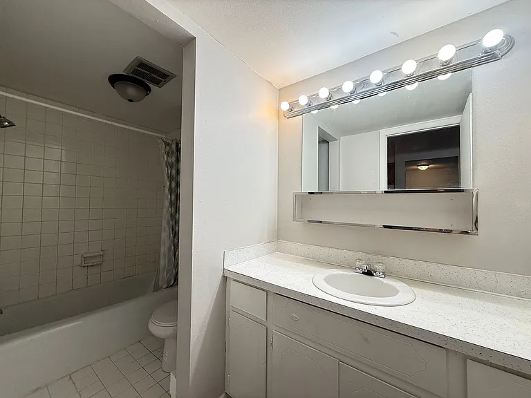 Executive House West — Photo 10