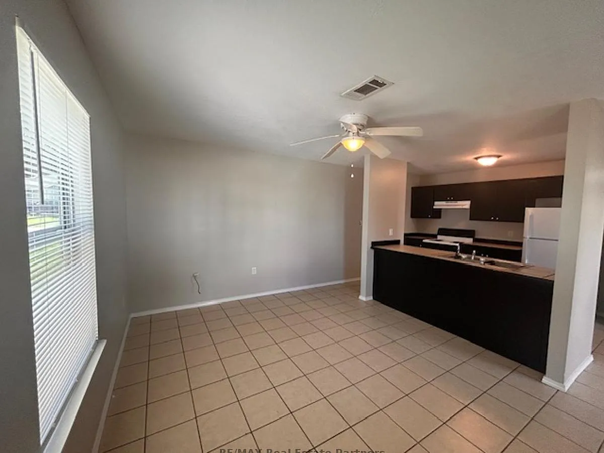 2 bed, $850 — Photo 4