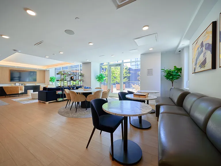 2455 3rd Ave #8D — Photo 22