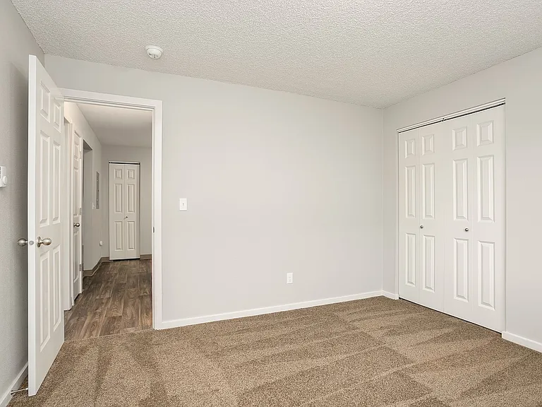 1418 Valley Ave E — Photo 5