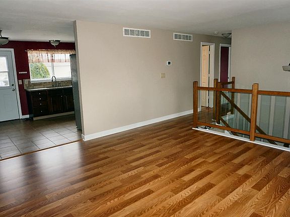 3rd image of 3209 N Bayberry St