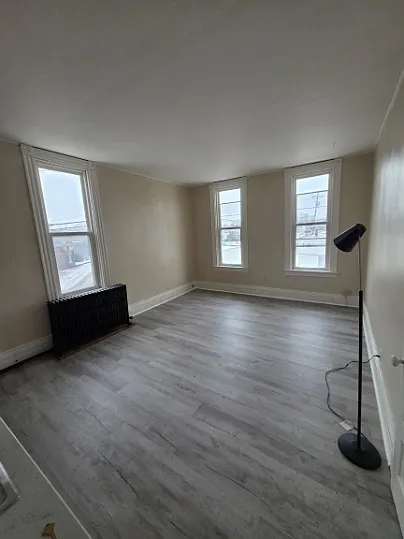 2525 Peach St #8 — Photo 2