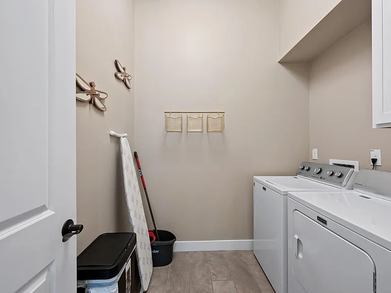 1934 E Wisteria Dr — Photo 33