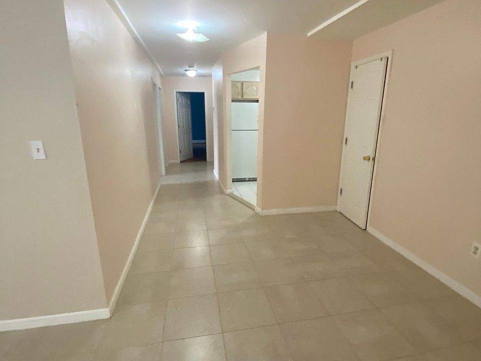 1st image of 824 Clarence Ave #1