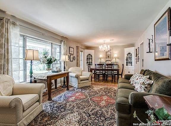 5th image of 615 Antler Dr