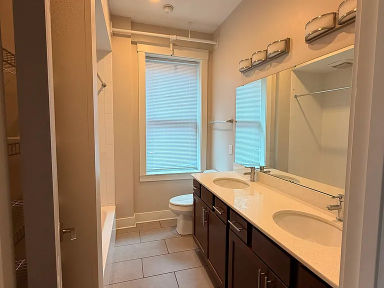 1211 Broadway St #1 — Photo 6
