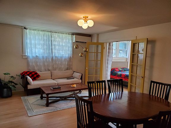 3rd image of 220 E Laurel St #Laurel220unit-1
