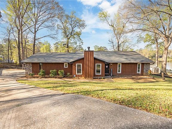 3rd image of 3207 Saint Clair Dr