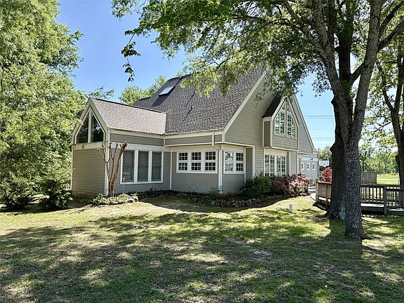 3rd image of 2 Jennifer Ln