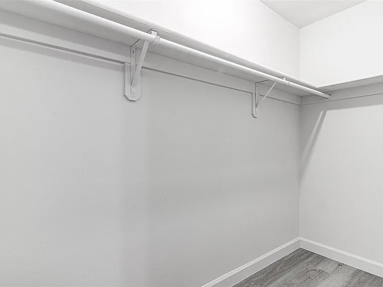 311 W Mary St — Photo 20