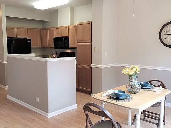 4th image of 37 W Briarwood Dr