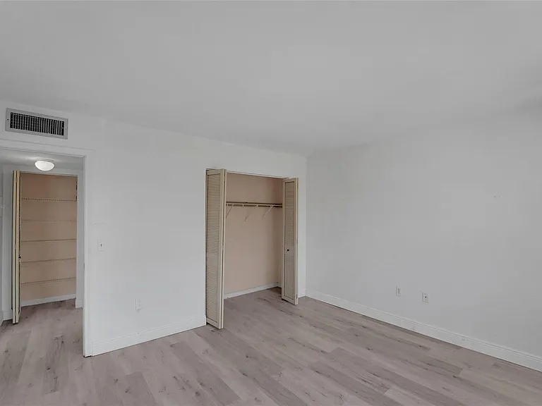 301 Croton Ave #302 — Photo 21