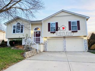 504 NE Ridge Creek Dr, Blue Springs, MO 64014