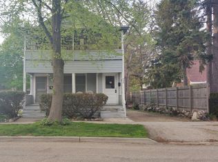 208 E Russell St #417, Barrington, IL 60010